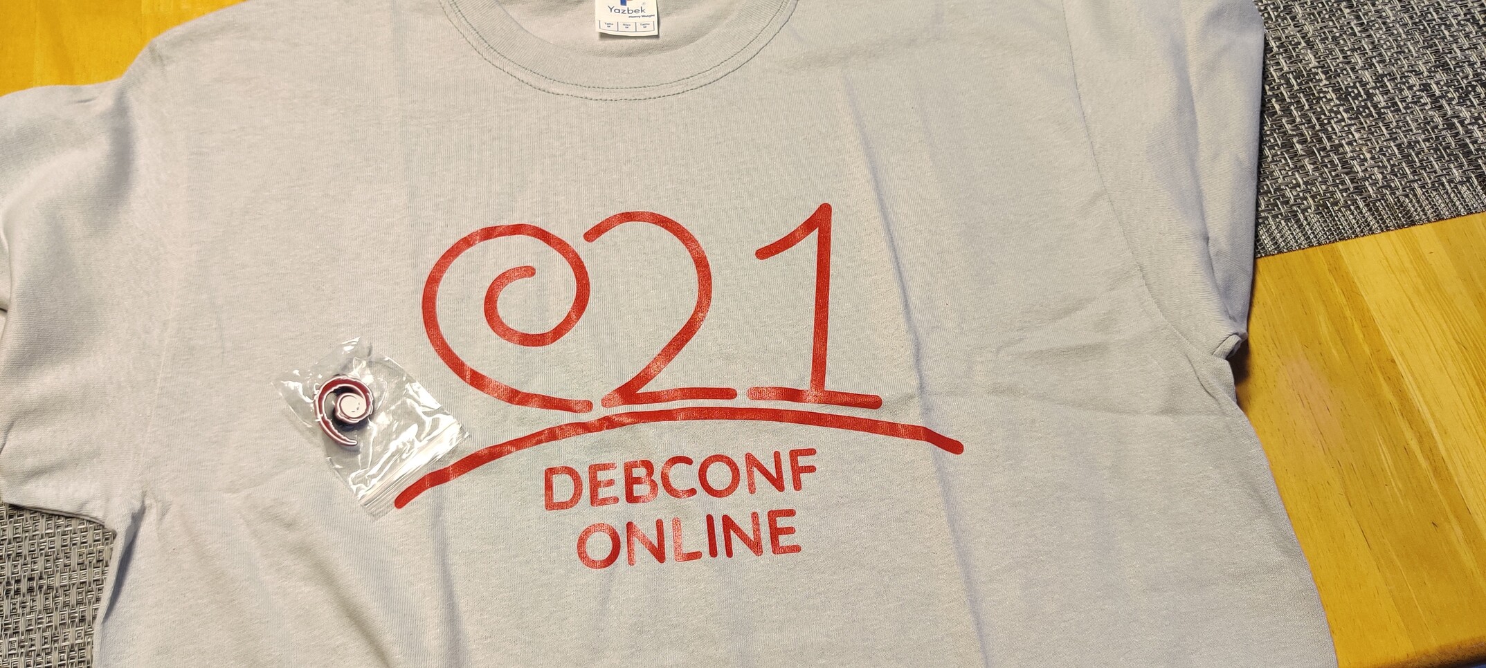 t-shirt that says
21
DebConf
Online
And the 2 is combined with a Debian swirl to make a heart 